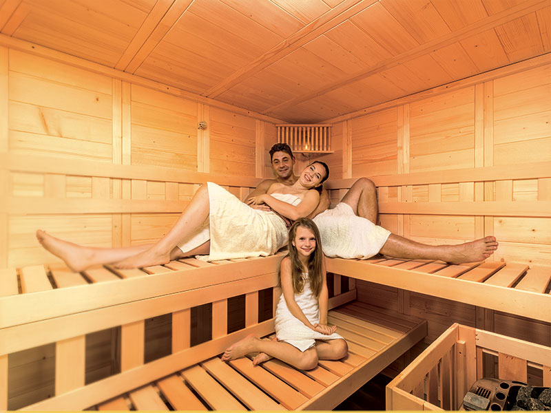 Saunování ve finské sauně